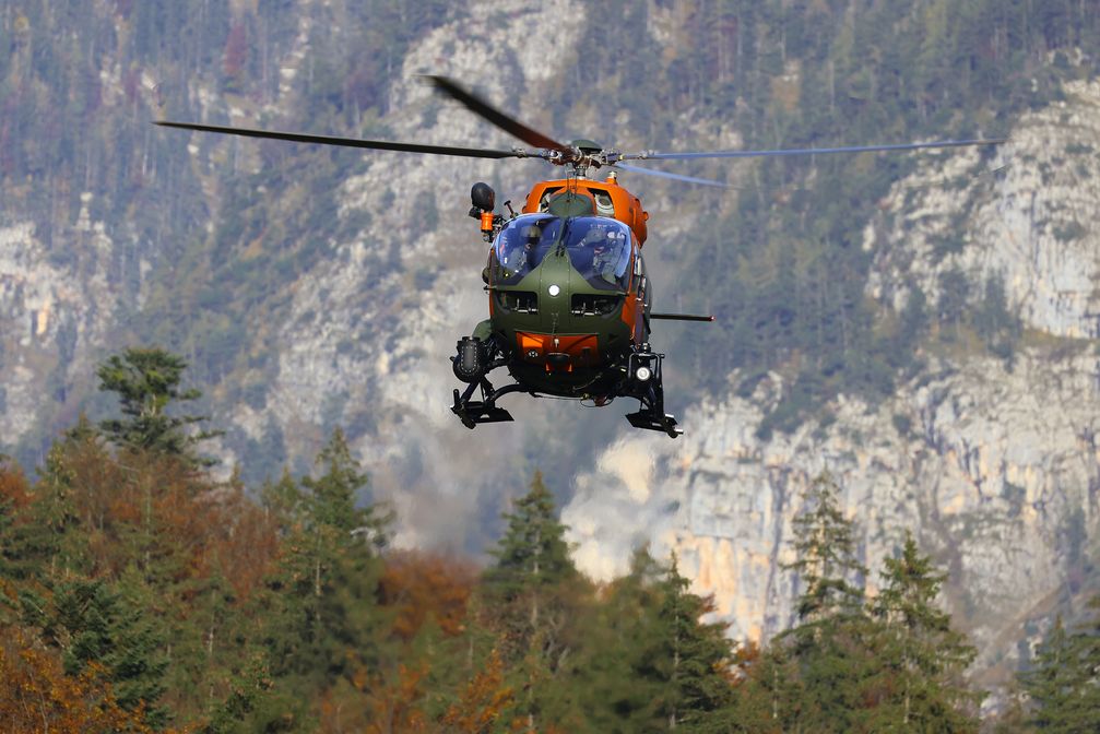 Ohne die Hubschrauber wäre der Einsatz im bergigen Gelände nicht möglich gewesen.