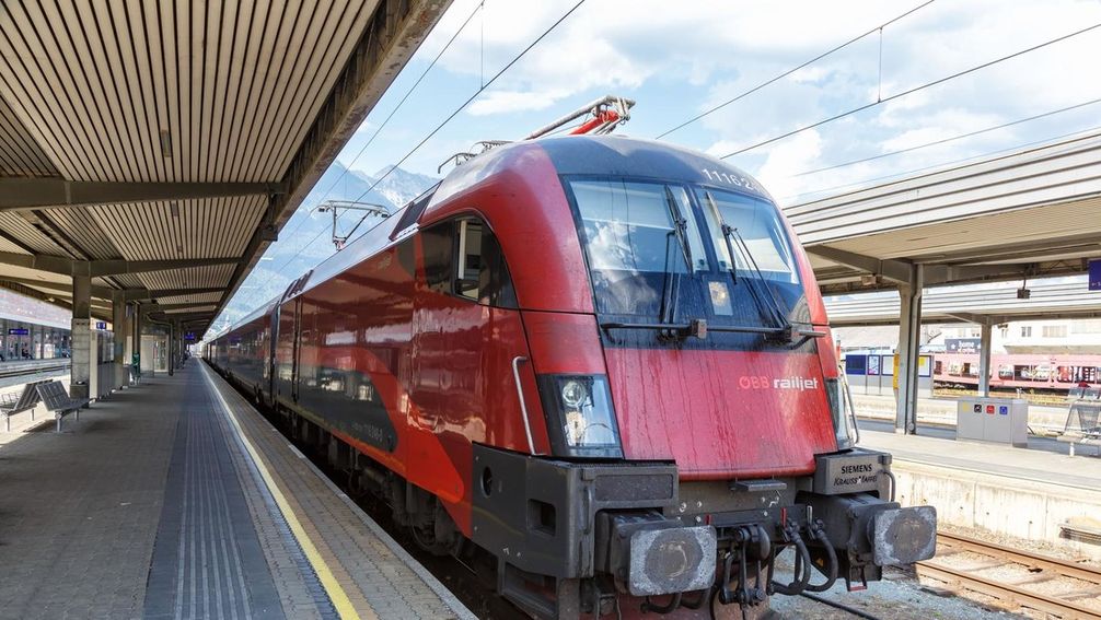 Symbolbild: Ein Railjet der ÖBB in Innsbruck, Österreich am 1. August 2020 Bild: Legion-media.ru