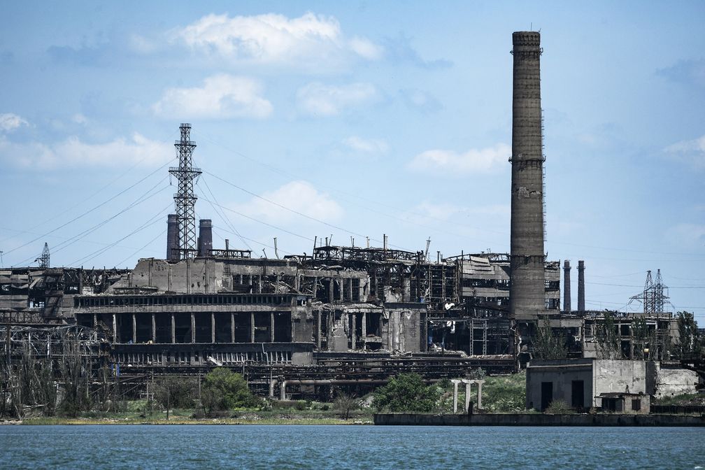 Das Asowstahl-Werk, fotografiert aus dem Hafen von Mariupol. Bild: Konstantin Michaltschewski / Sputnik