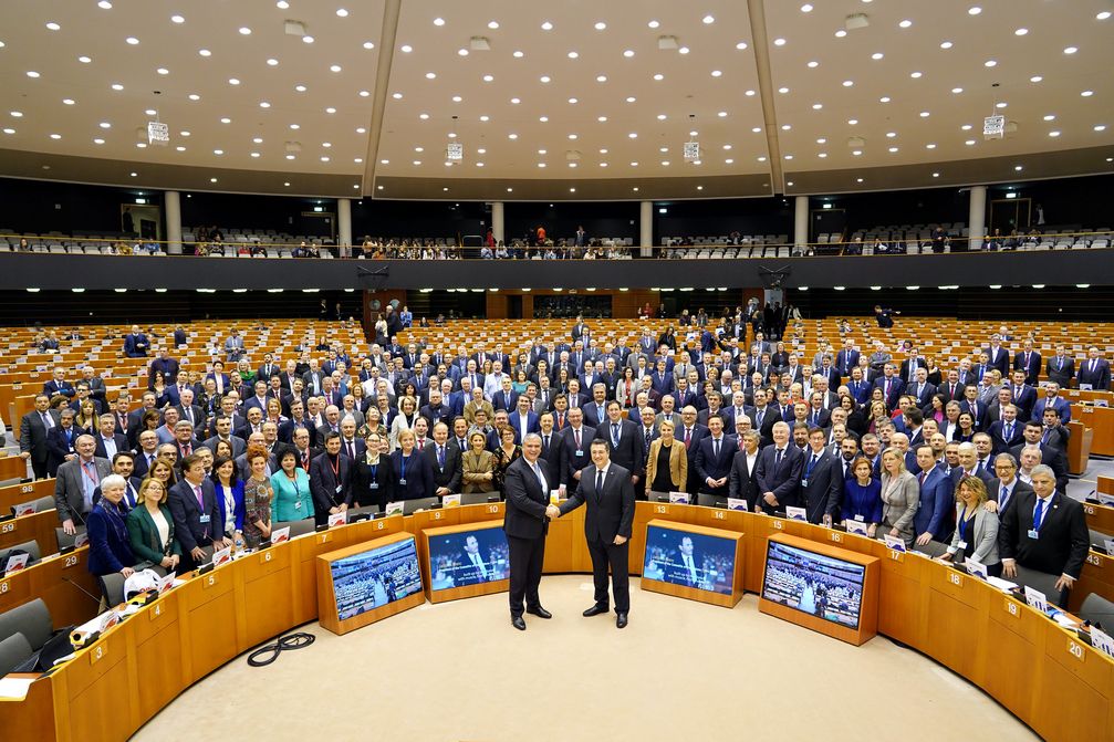 CoR Members family photo / 12 February 2020 CoR Members family photo / Belgium - Brussels - February 2020 Bild: "obs/Europäischer Ausschuss der Regionen/Philippe Buissin"