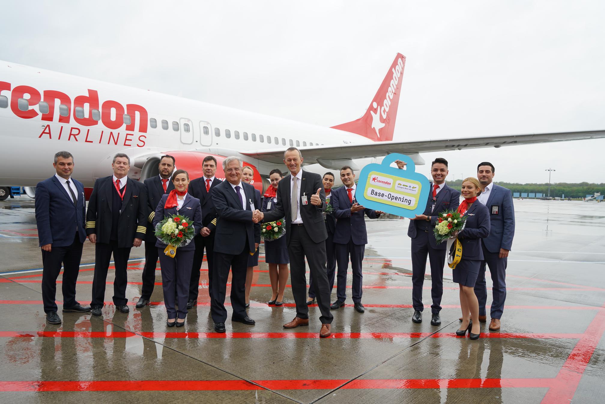 Corendon авиакомпания отзывы. Корендон Аирлинес. Турецкая авиакомпания Corendon. 737-800 Corendon Airlines.