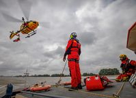 Auf hohem Niveau eingependelt haben sich bei der ADAC Luftrettung Spezialeinsätze mit Rettungswinde.