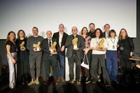 Der Gewinner der European Wildlife Film Awards mit ihren Teams v.l.n.r.: Iseult Howlett, Kathleen Harris, Pepe Lange, Marko Röhr, Christian Heynen, Thomas Weidenbach, Sarah Zierul, Jan Haft, Melanie Haft, Jörn Röver, Susanne Lummer, Britta Kiesewetter  Bild: Deutsche Wildtier Stiftung Fotograf: Christian Brandes