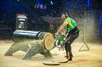 Ließ die Späne fliegen: Der neue Einzelweltmeister Jamie Head im Einsatz an der Hot Saw. Bild: STIHL TIMBERSPORTS® Series Fotograf: Mihai Stetcu