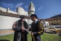 „Bei archäologischen Grabungen wurden die originalen Grundbalken des damaligen Wasserradantriebs aus dem 16. Jahrhundert gefunden. Bild:     hall-wattens.at