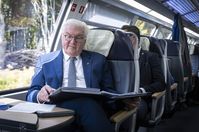 Frank-Walter Steinmeier ohne vorgeschriebenen MNS (2022) Bild: Bundespräsidialamt (https://www.bundespraesident.de/SharedDocs/Termine/DE/Frank-Walter-Steinmeier/2022/10/221011-13-Ortszeit-Neustrelitz.html?nn=1892262) / Reitschuster / Eigenes Werk