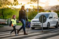 Frankfurt am Main , 100424 , Kinder im Straßenverkehr