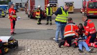 Ziel der Großübung war u.a., das Zusammenwirkungen der verschiedenen Blaulicht-Behörden zu trainieren. Dabei waren auch niederländische Sicherheitsbehörden.
Bild: Polizei Osnabrück