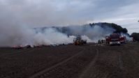 Die Feuerwehr bei den Löscharbeiten