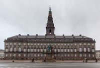 Christiansborg ist Sitz des dänischen Parlaments
