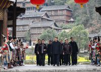 Chinese President Xi Jinping, also general secretary of the Communist Party of China Central Committee and chairman of the Central Military Commission, is welcomed by villagers singing the grand song of the Dong ethnic group while visiting the Zhaoxing Dong Village in Liping County of Qiandongnan Miao and Dong Autonomous Prefecture, southwest China's Guizhou Province, March 17, 2025.  Bild: Xinhua