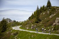 Team corratec 1 und Tauris - Grinta! kurz vor dem Manghenpass.