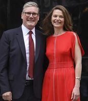 Sir Keir Rodney Starmer mit Ehefrau Victoria Alexander Stramer (2024)