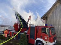 Einsatz der Drehleiter am Brandort Bild Markus Fritsch Kreisfeuerwehrverband Calw e.V.