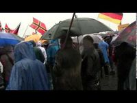 Screenshot aus dem Youtube Video "PEGIDA: 27.04.2015 Rede von Tatjana Festerling bei Gewitter und Starkergen. 3000 Teilnehmer. Teil 2"