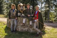 Keine große Preisverleihung wegen Corona-Pandemie, aber dennoch glückliche Gesichter (V.l.n.r. Torsten Boschert, Markus Kessler, Hannes Schmidt)  Bild: "obs/BOAR Distillery im Schwarzwald"